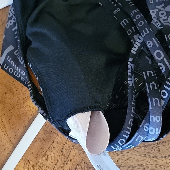 Lululemon Energy Bra, High Neck, Long Line,Sz. 6, Ombre Black,Multi print, NWT - Picture 13 of 13